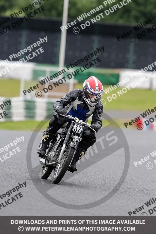 Vintage motorcycle club;eventdigitalimages;mallory park;mallory park trackday photographs;no limits trackdays;peter wileman photography;trackday digital images;trackday photos;vmcc festival 1000 bikes photographs